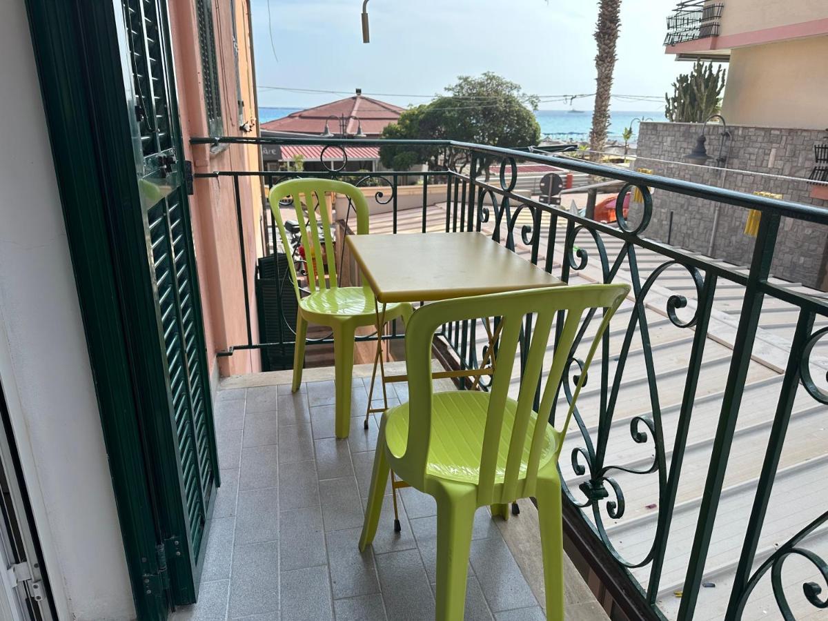 Casa Angela Vista Mare Apartment Ventimiglia Ngoại thất bức ảnh