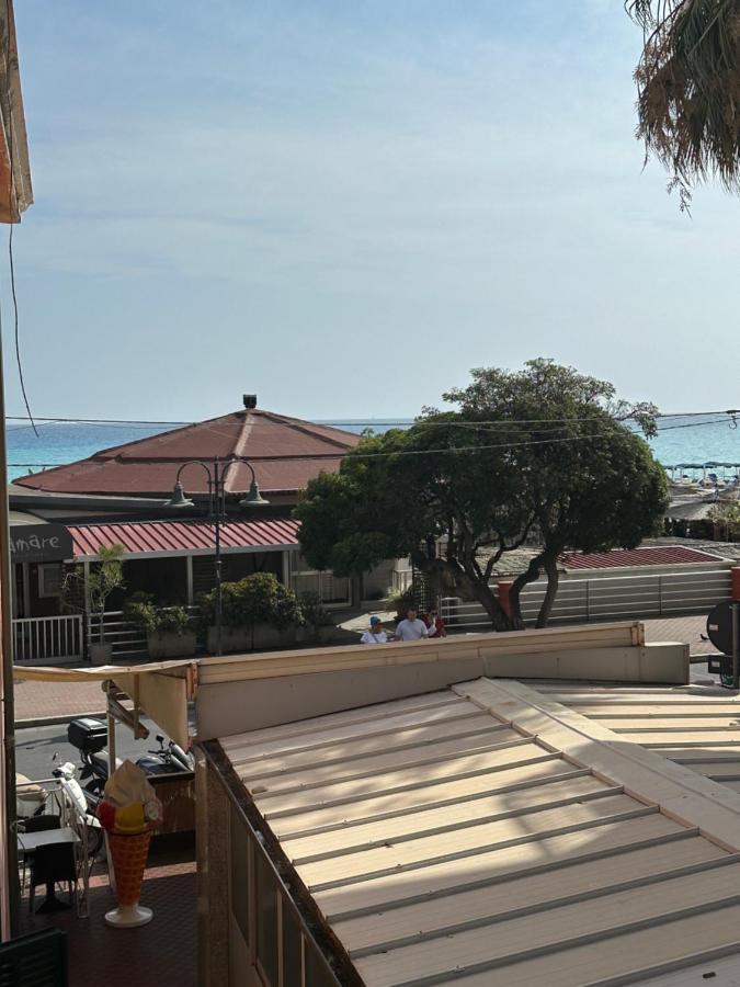 Casa Angela Vista Mare Apartment Ventimiglia Ngoại thất bức ảnh