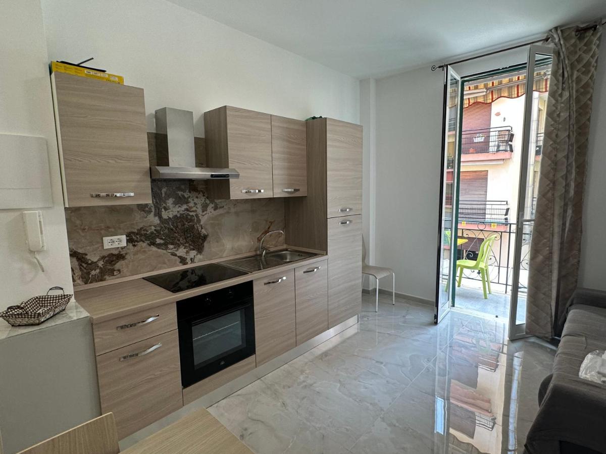 Casa Angela Vista Mare Apartment Ventimiglia Ngoại thất bức ảnh